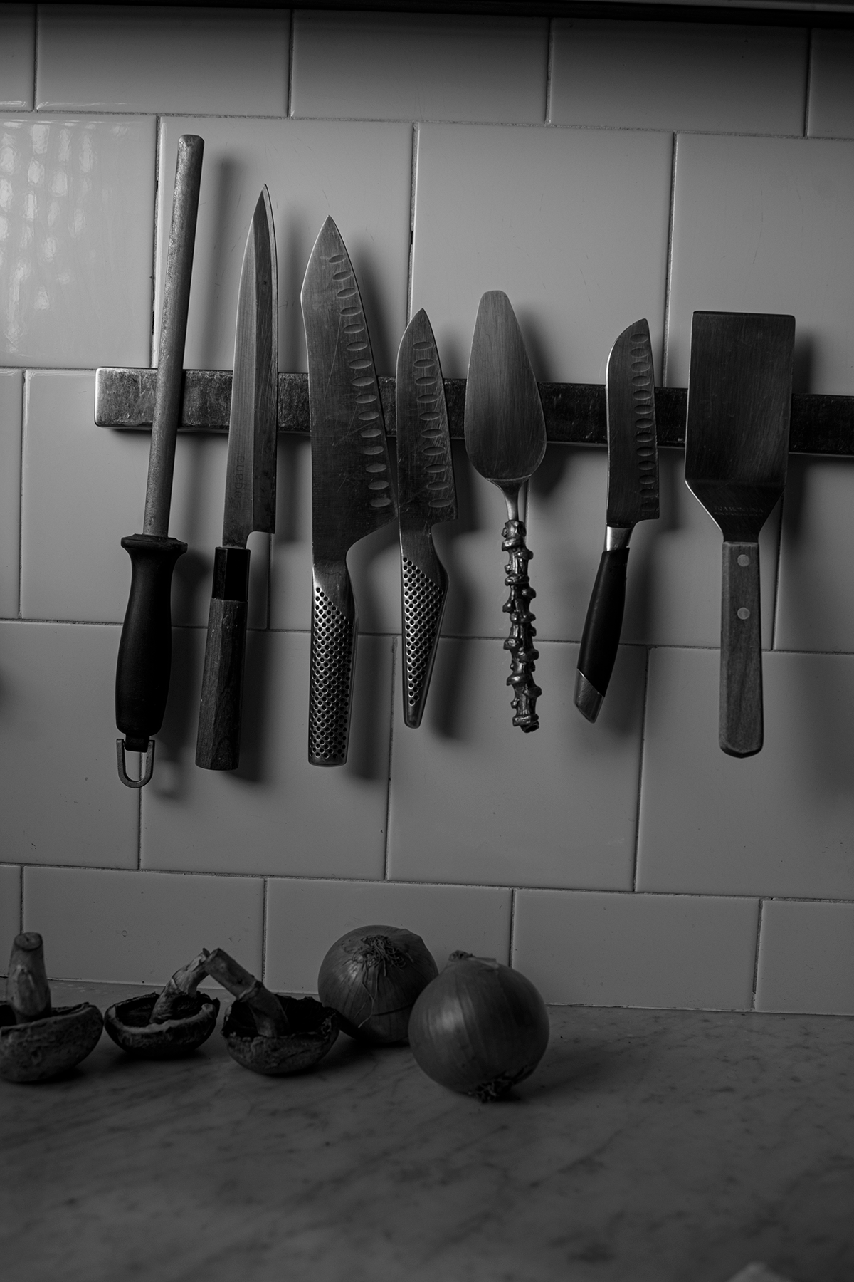 Godoy Kitchen Set Up es un proyecto pensado para conectar la esencia de las personas con la arquitectura y el universo de la cocina. Mi trabajo complementa el proceso de los estudios de arquitectura e interiorismo, llevando a cabo una selección detallada y cuidadosa de objetos, electrodomésticos y utensilios de calidad que hacen que cada espacio sea único.